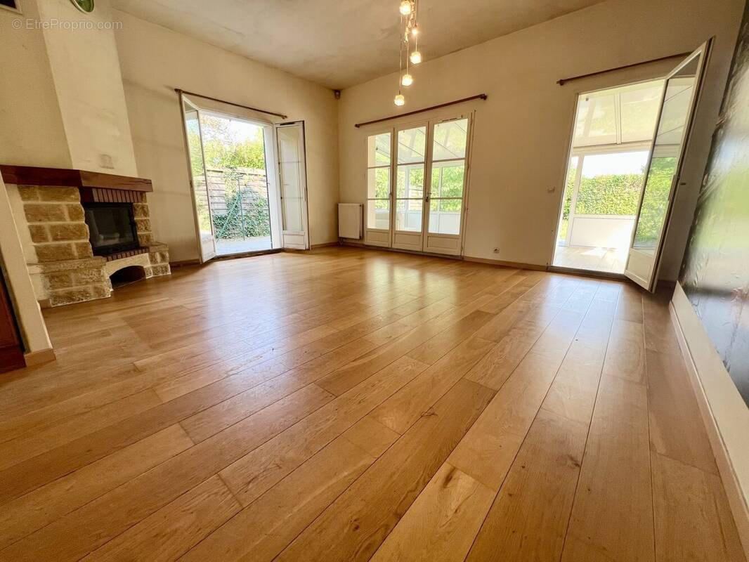 Maison à MONTEVRAIN