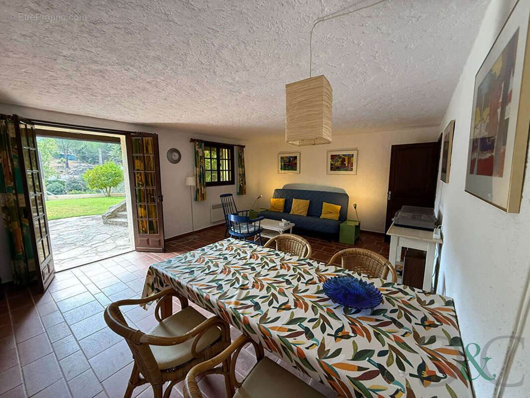 Maison à BORMES-LES-MIMOSAS