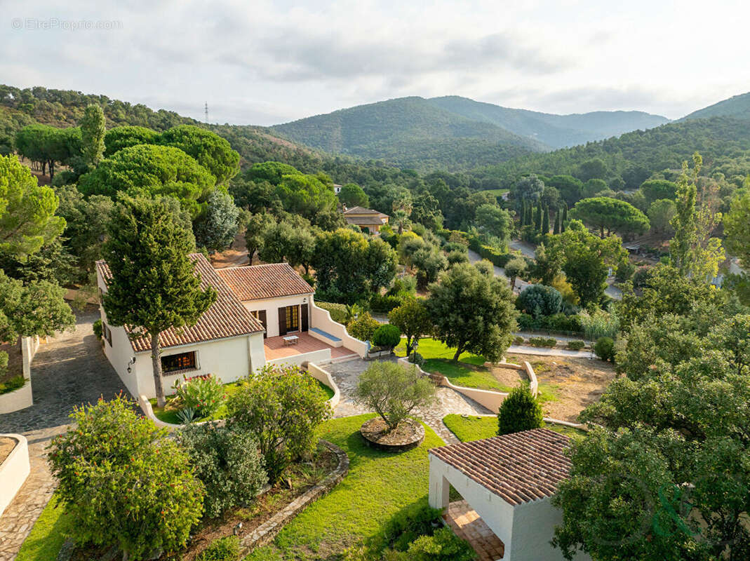 Maison à BORMES-LES-MIMOSAS