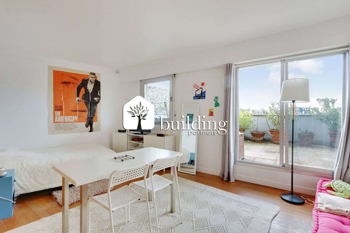 Appartement à PARIS-16E