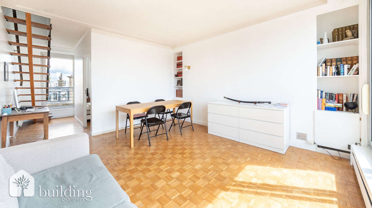 Appartement à PARIS-16E