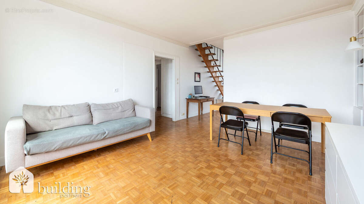 Appartement à PARIS-16E