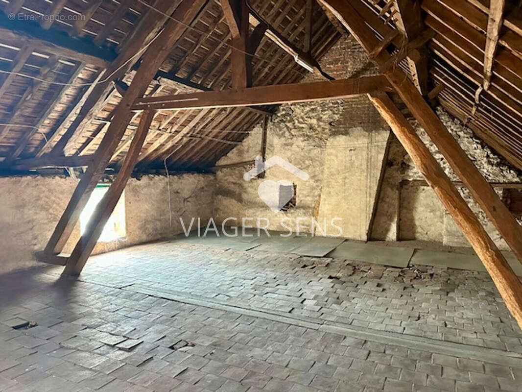 Maison à SARS-POTERIES