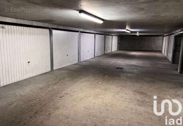 Photo 4 - Parking à VAULX-EN-VELIN