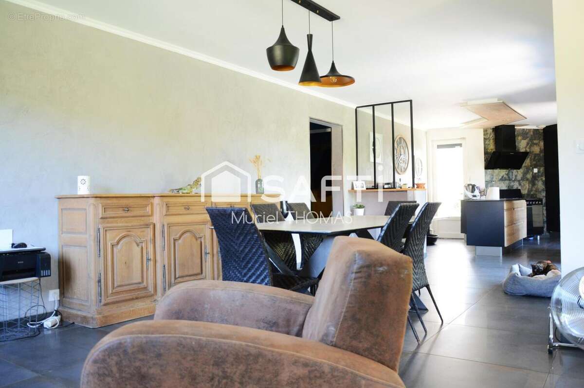 Photo 3 - Maison à NIVOLAS-VERMELLE