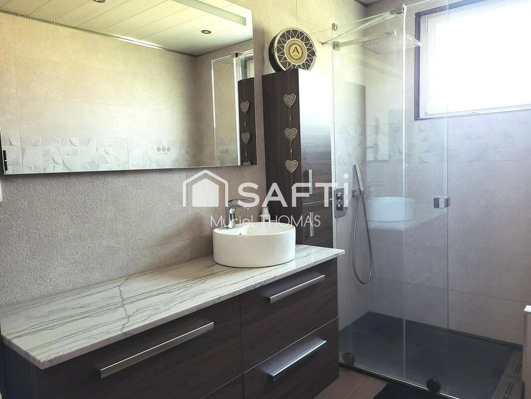 Photo 8 - Maison à NIVOLAS-VERMELLE