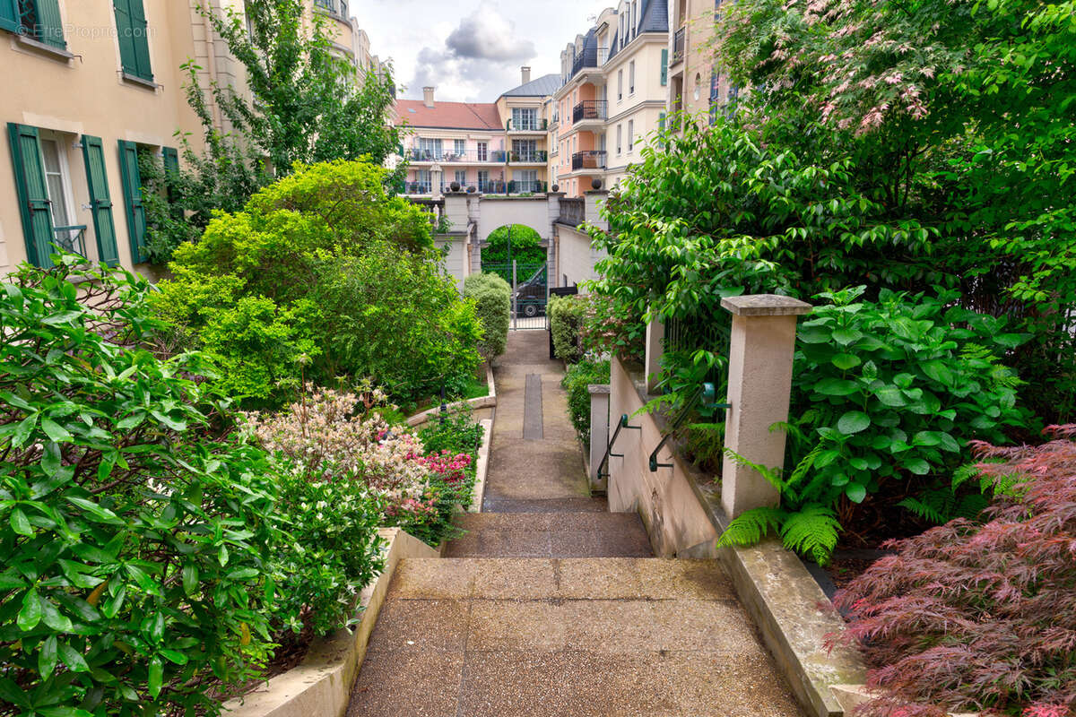 Appartement à LE PLESSIS-ROBINSON