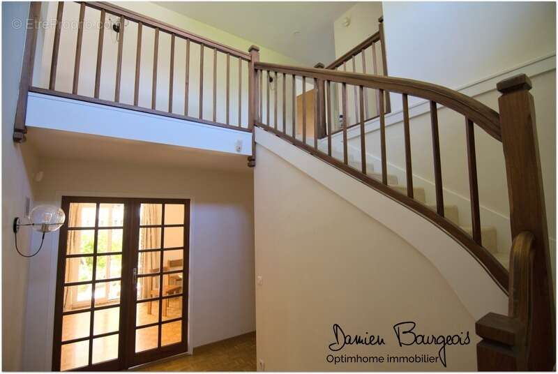 Maison à SAINT-GENIS-POUILLY