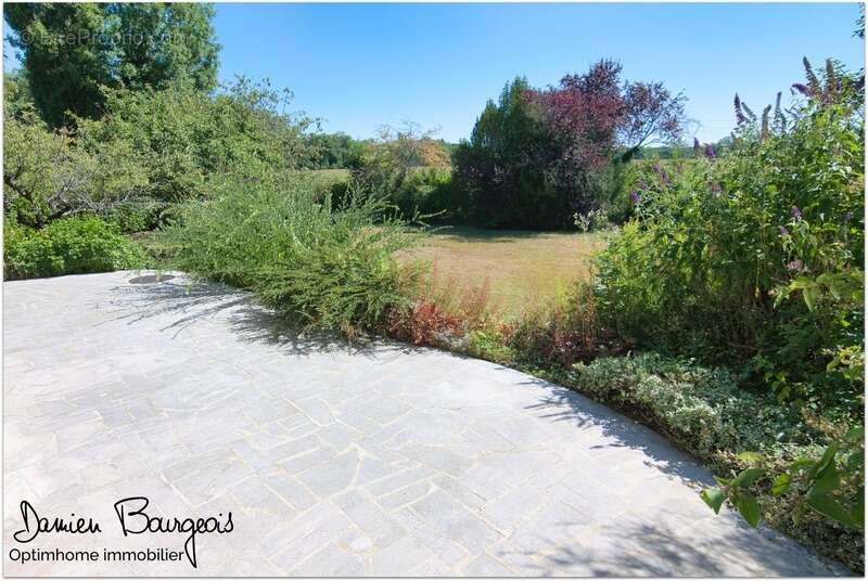 Maison à SAINT-GENIS-POUILLY