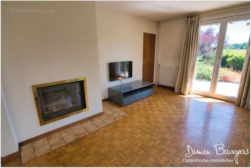 Maison à SAINT-GENIS-POUILLY