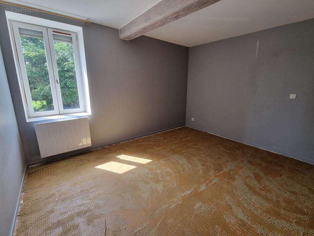 Maison à SAINT-PAUL-DE-VARAX