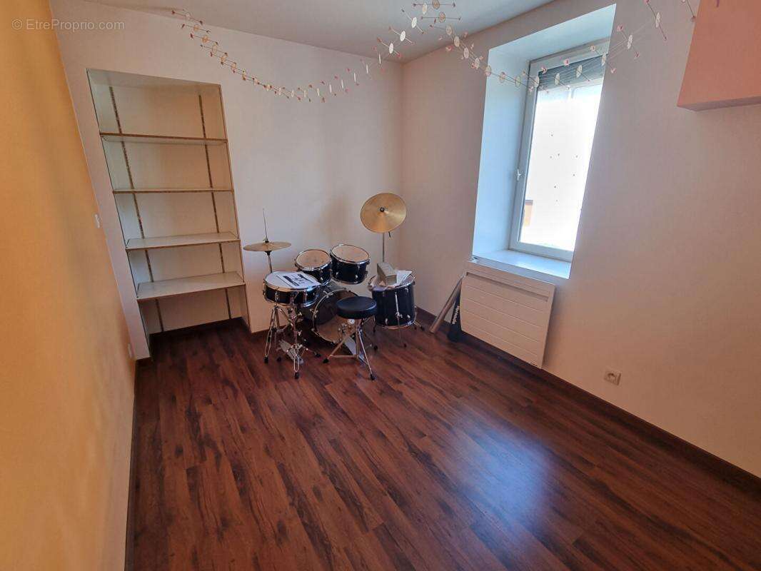 Maison à SAINT-PAUL-DE-VARAX