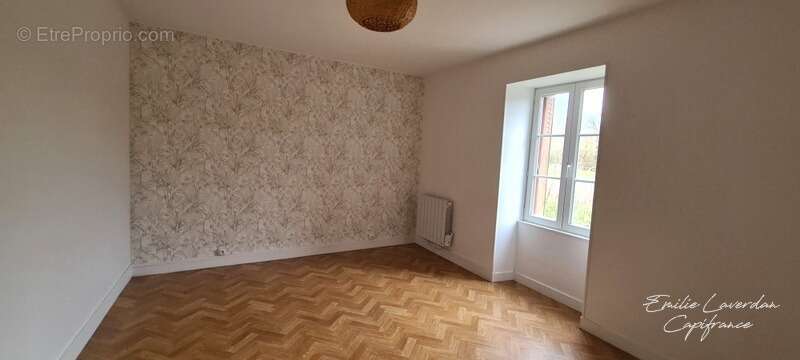 Maison à LA PEROUILLE