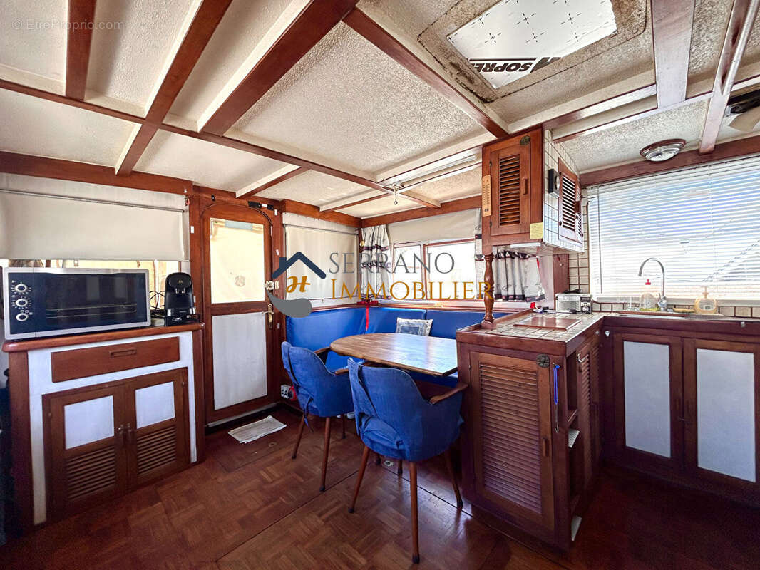 Commerce à SAINT-GILLES