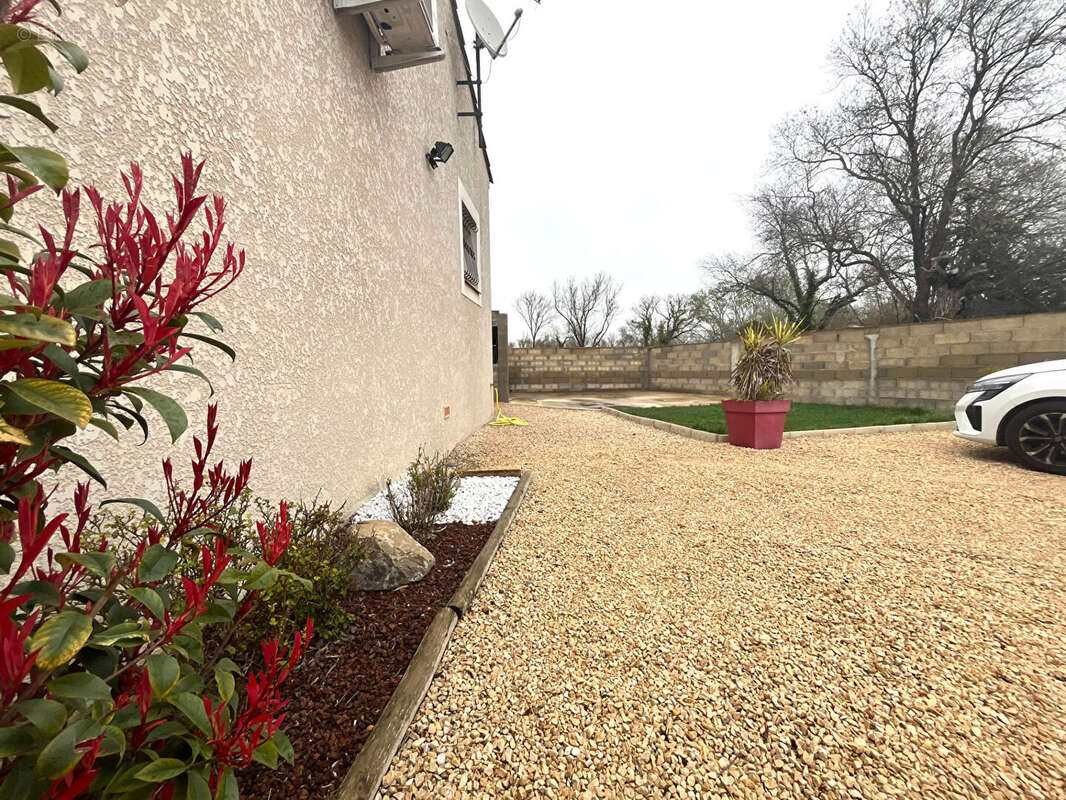 Maison à JONQUIERES-SAINT-VINCENT