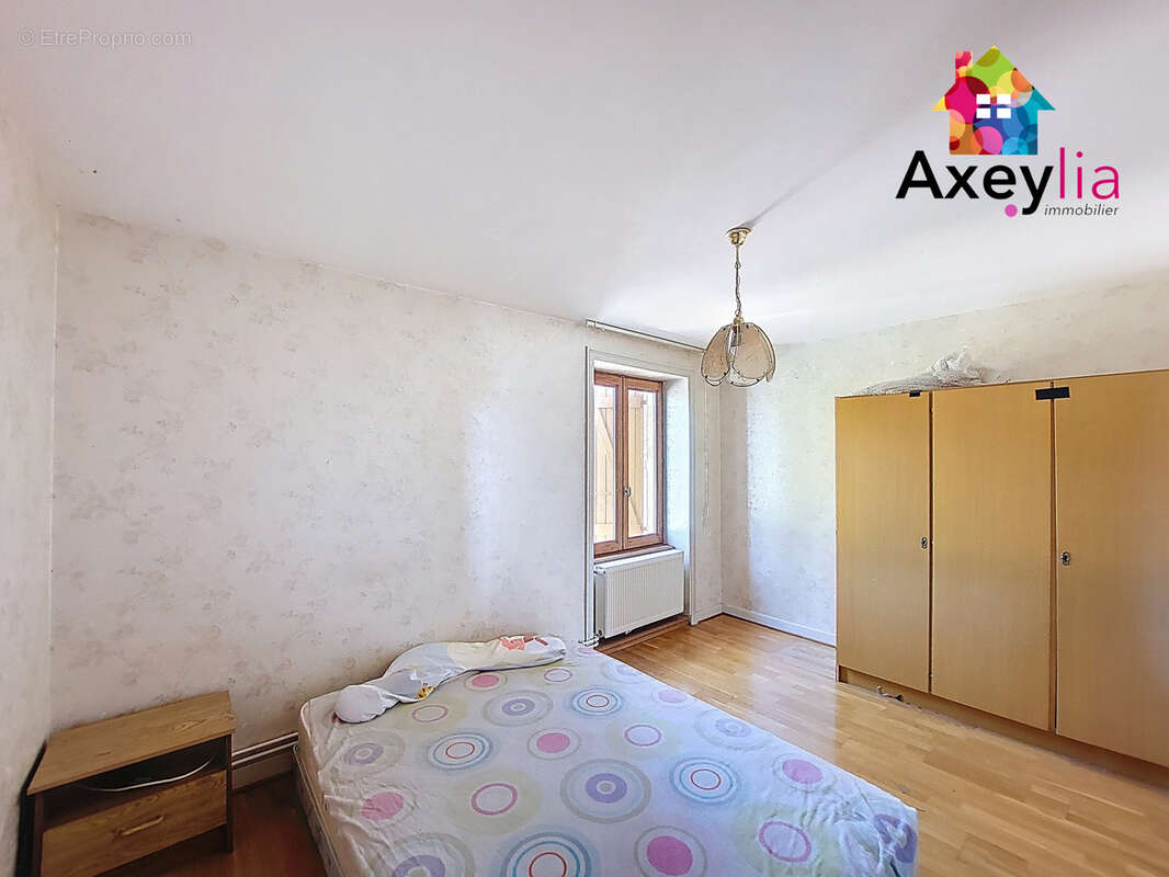 Maison à SAINT-HILAIRE-SOUS-CHARLIEU