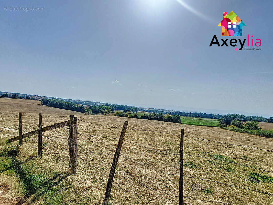 Maison à SAINT-HILAIRE-SOUS-CHARLIEU