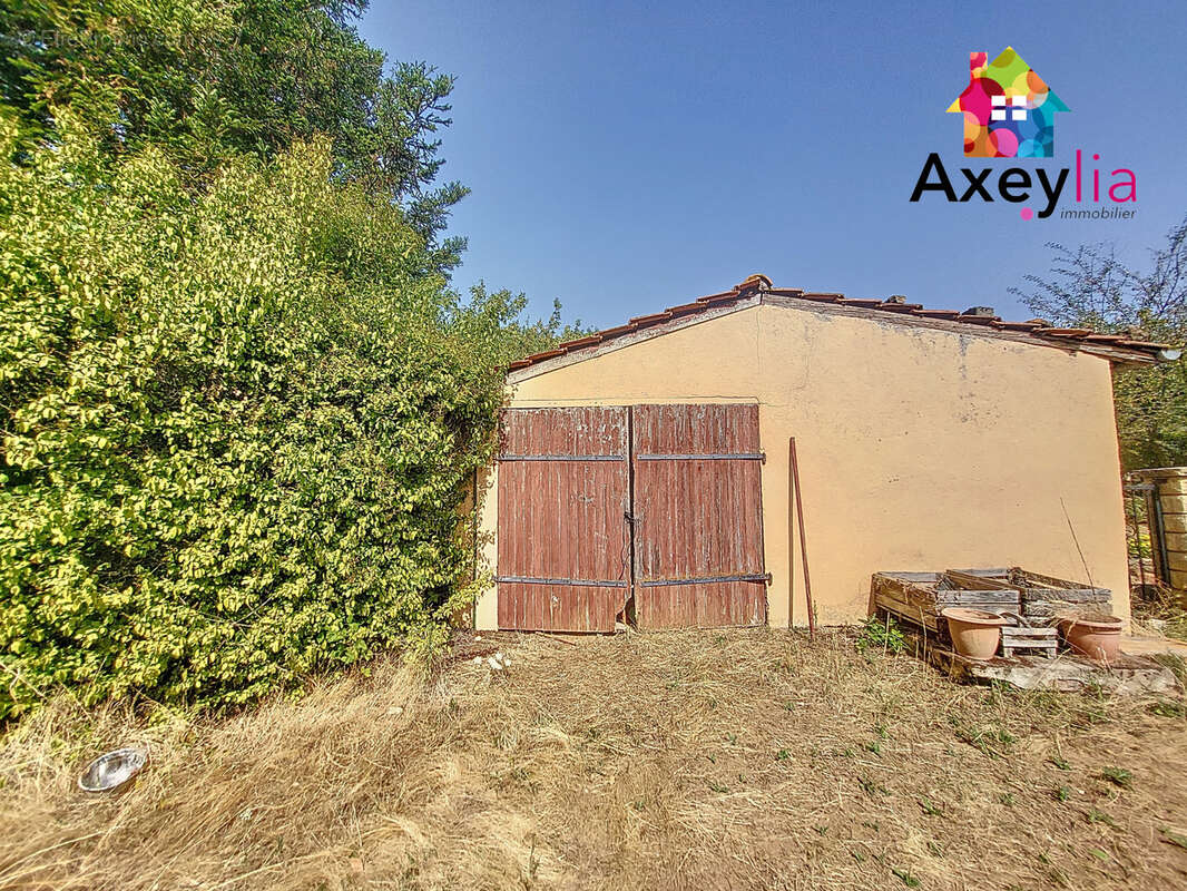 Maison à SAINT-HILAIRE-SOUS-CHARLIEU