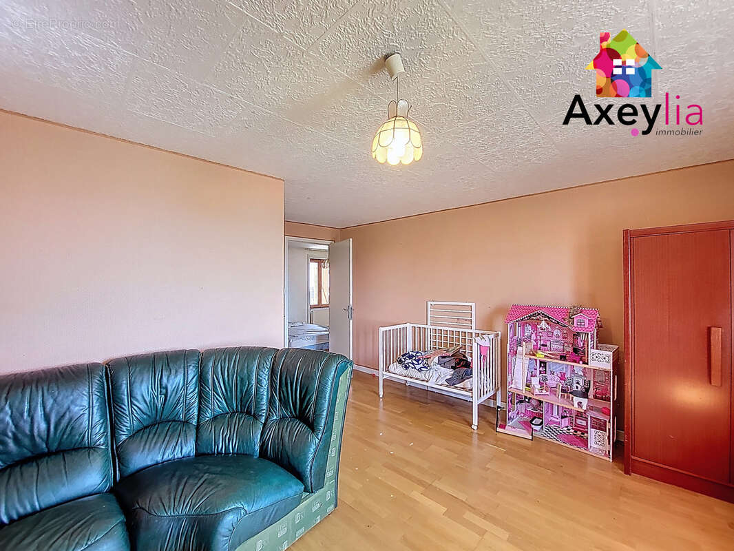 Maison à SAINT-HILAIRE-SOUS-CHARLIEU