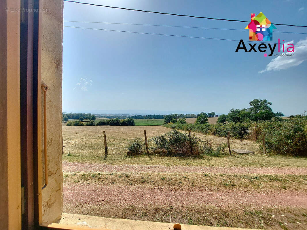 Maison à SAINT-HILAIRE-SOUS-CHARLIEU