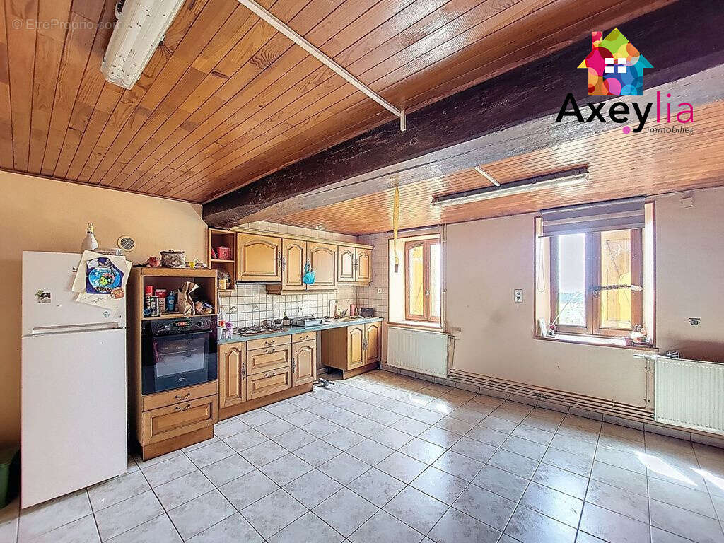 Maison à SAINT-HILAIRE-SOUS-CHARLIEU