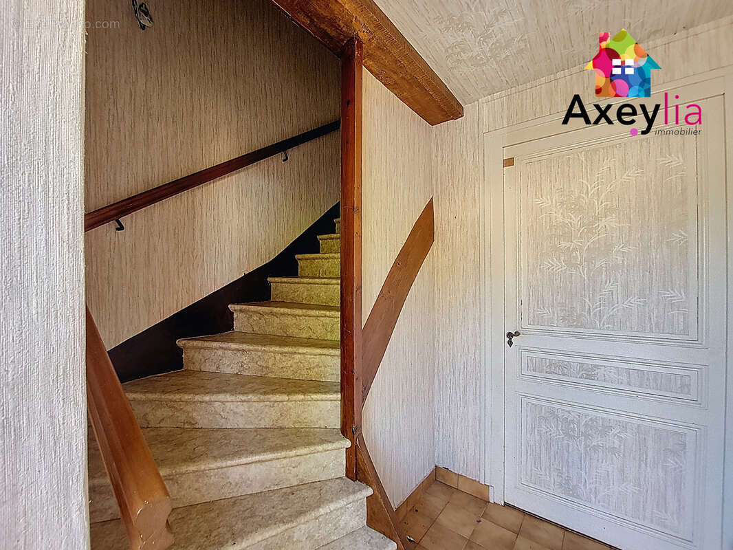 Maison à SAINT-HILAIRE-SOUS-CHARLIEU