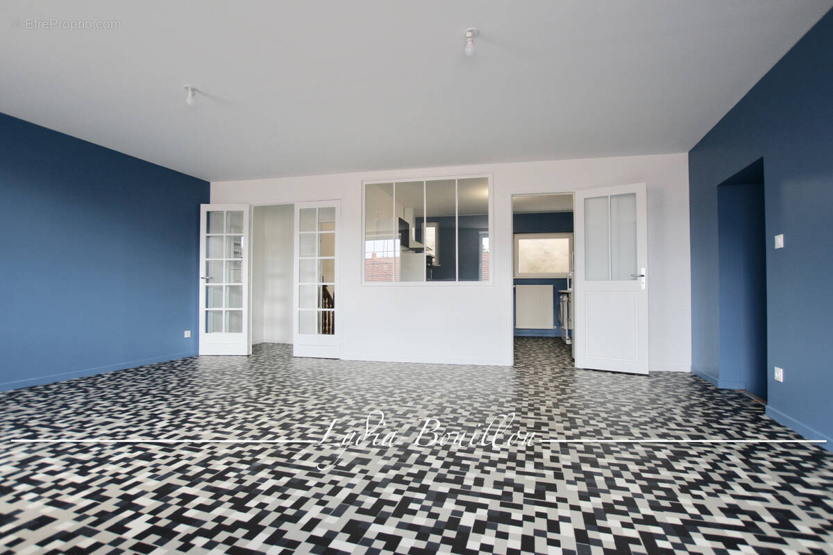 Appartement à CHAROLLES