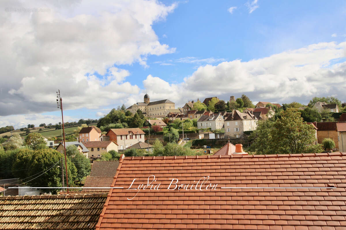 Appartement à CHAROLLES