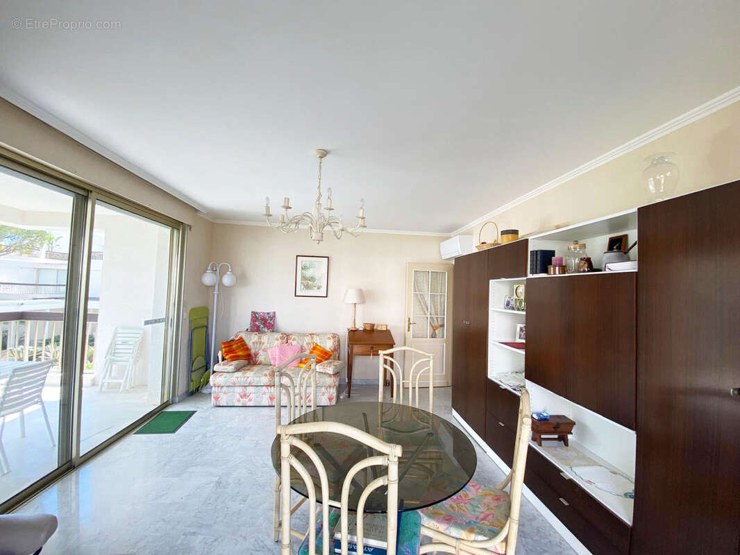 Appartement à MANDELIEU-LA-NAPOULE