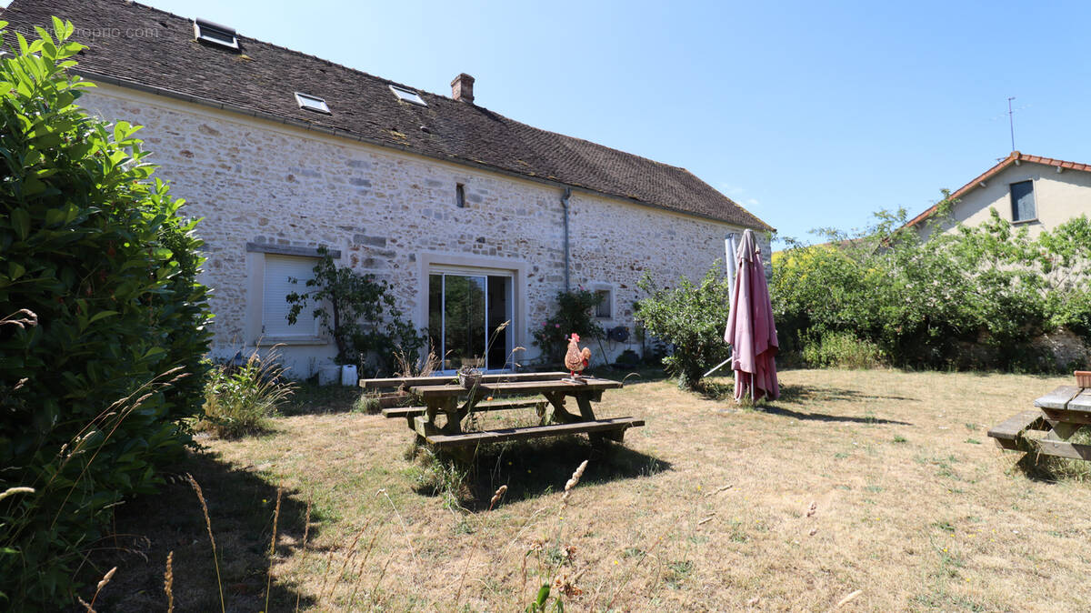 Maison à SAINT-MARTIN-EN-BIERE