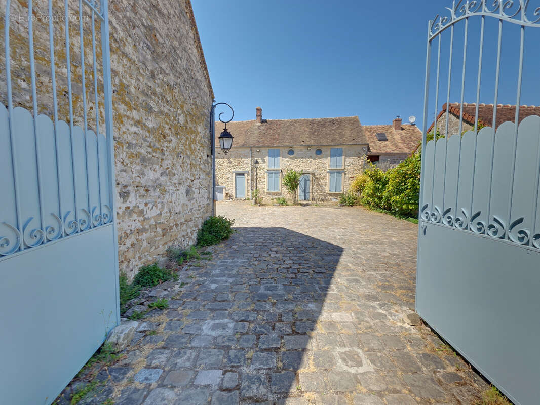 Maison à SAINT-MARTIN-EN-BIERE