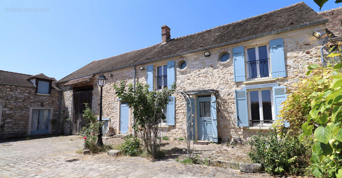 Maison à SAINT-MARTIN-EN-BIERE
