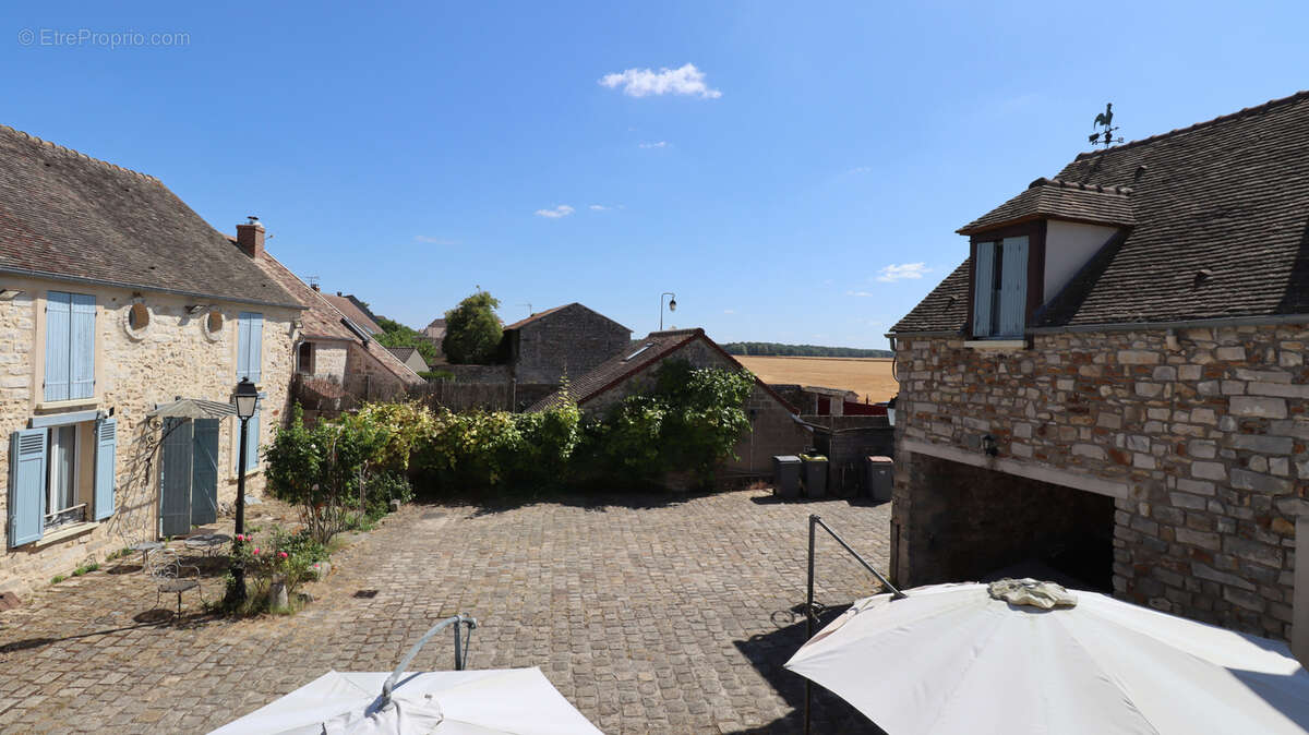 Maison à SAINT-MARTIN-EN-BIERE