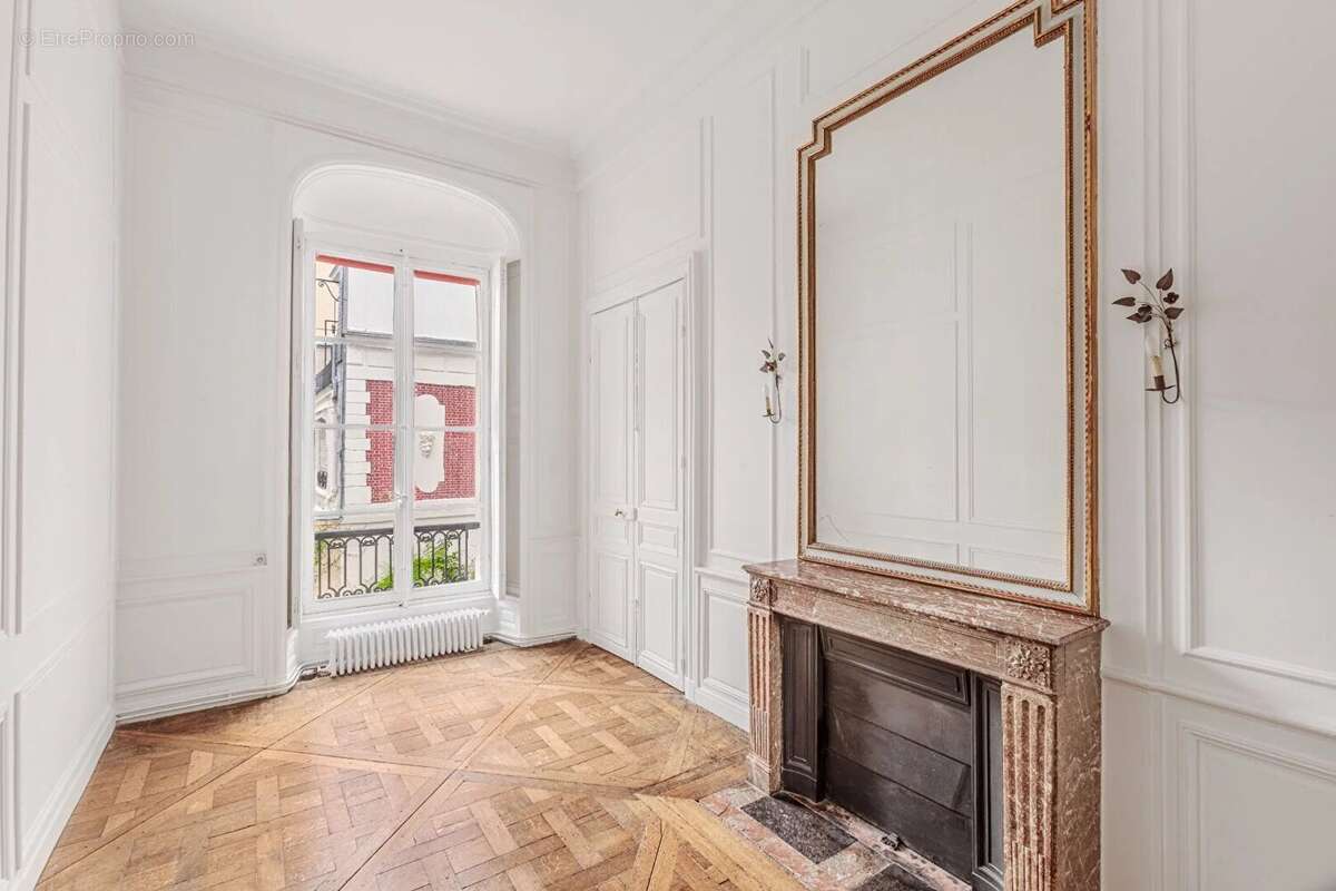 Appartement à PARIS-7E