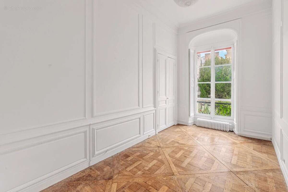 Appartement à PARIS-7E