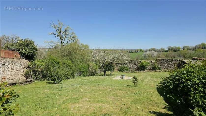 Maison à MAGNAC-LAVAL