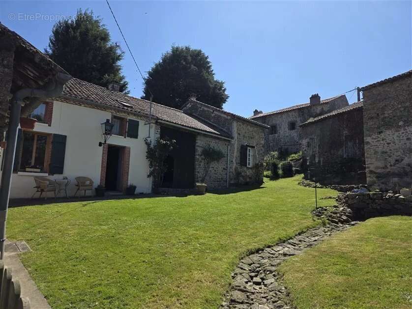 Maison à MAGNAC-LAVAL