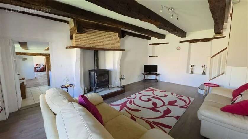 Maison à MAGNAC-LAVAL