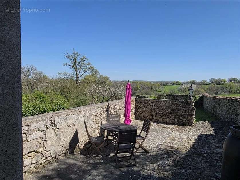 Maison à MAGNAC-LAVAL