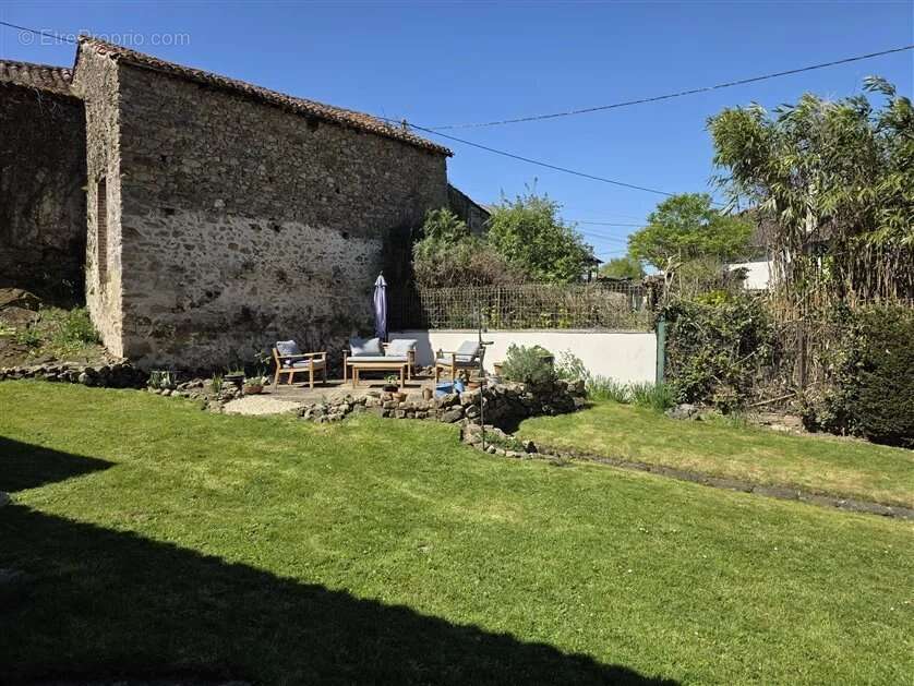 Maison à MAGNAC-LAVAL