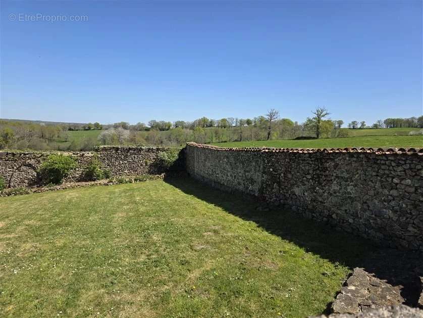 Maison à MAGNAC-LAVAL