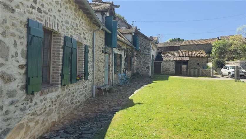 Maison à MAGNAC-LAVAL