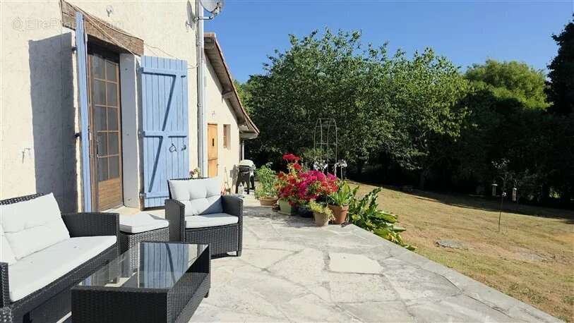 Maison à AVAILLES-LIMOUZINE