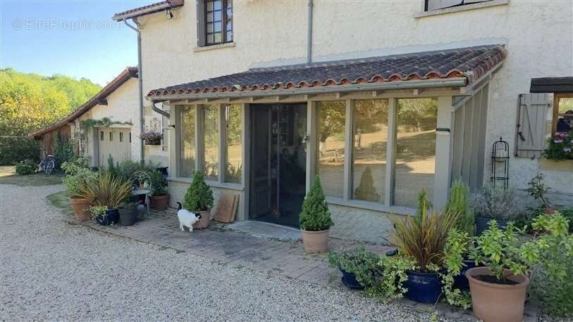 Maison à AVAILLES-LIMOUZINE