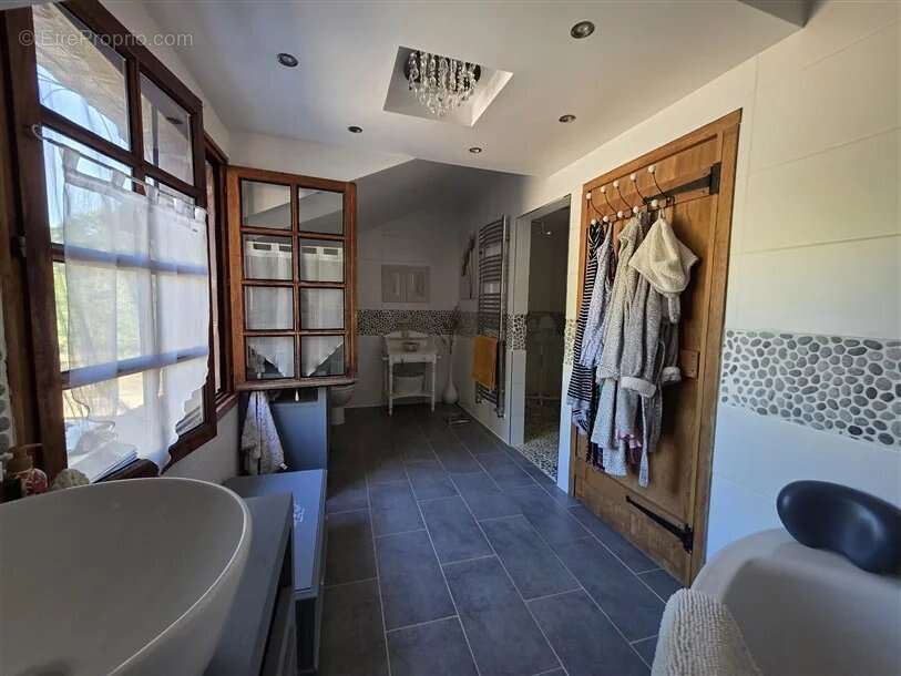 Maison à AVAILLES-LIMOUZINE