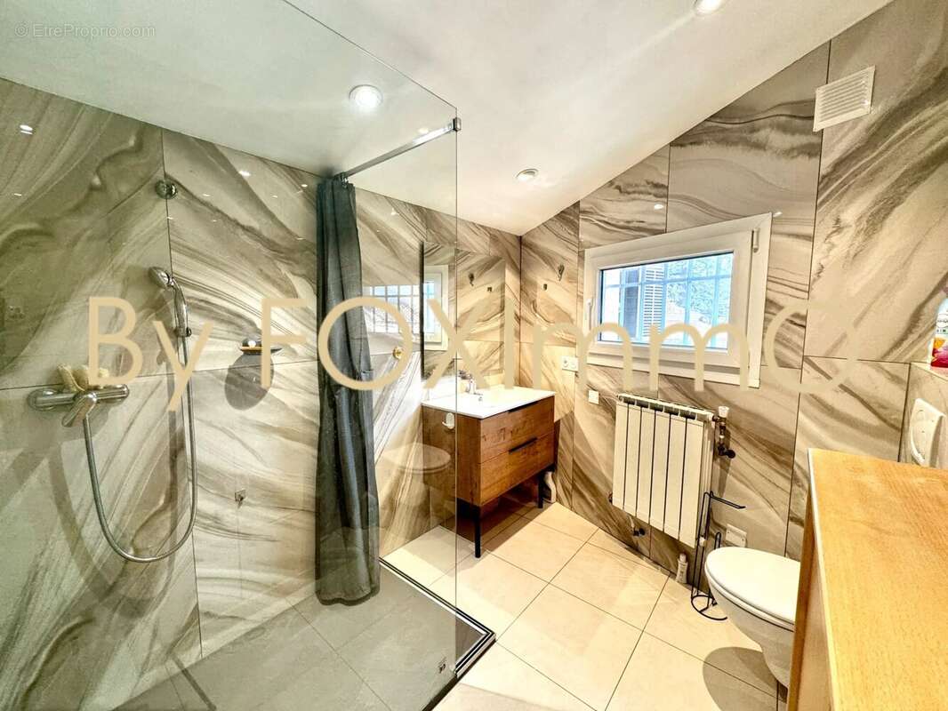 Maison à LA ROQUETTE-SUR-SIAGNE