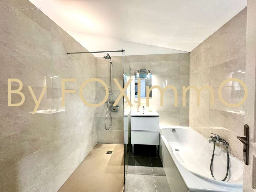 Maison à LA ROQUETTE-SUR-SIAGNE