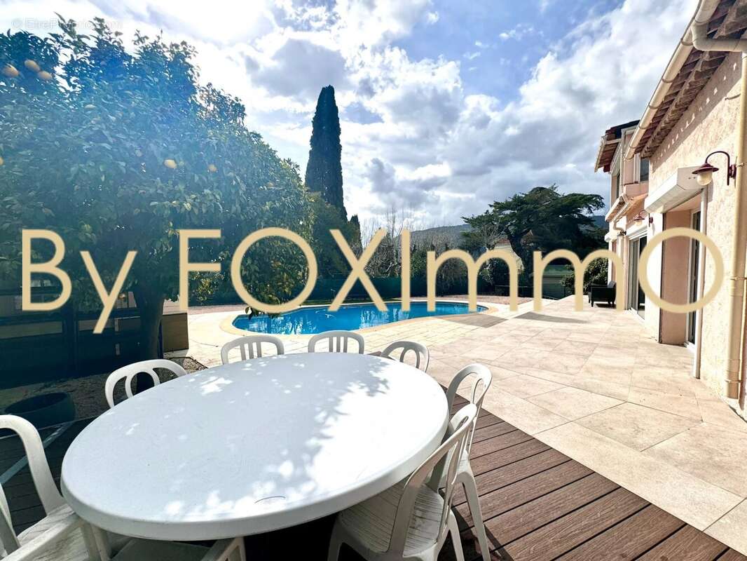 Maison à LA ROQUETTE-SUR-SIAGNE