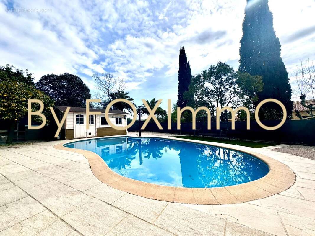 Maison à LA ROQUETTE-SUR-SIAGNE