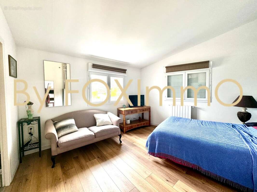 Maison à LA ROQUETTE-SUR-SIAGNE